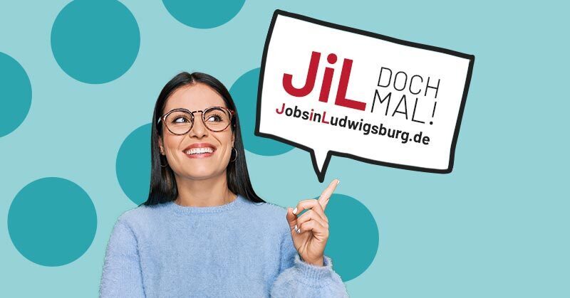 Eine Frau die auf eine Sprechblase zeigt, in welcher JiL doch mal - Jobs in Ludwigsburg steht.